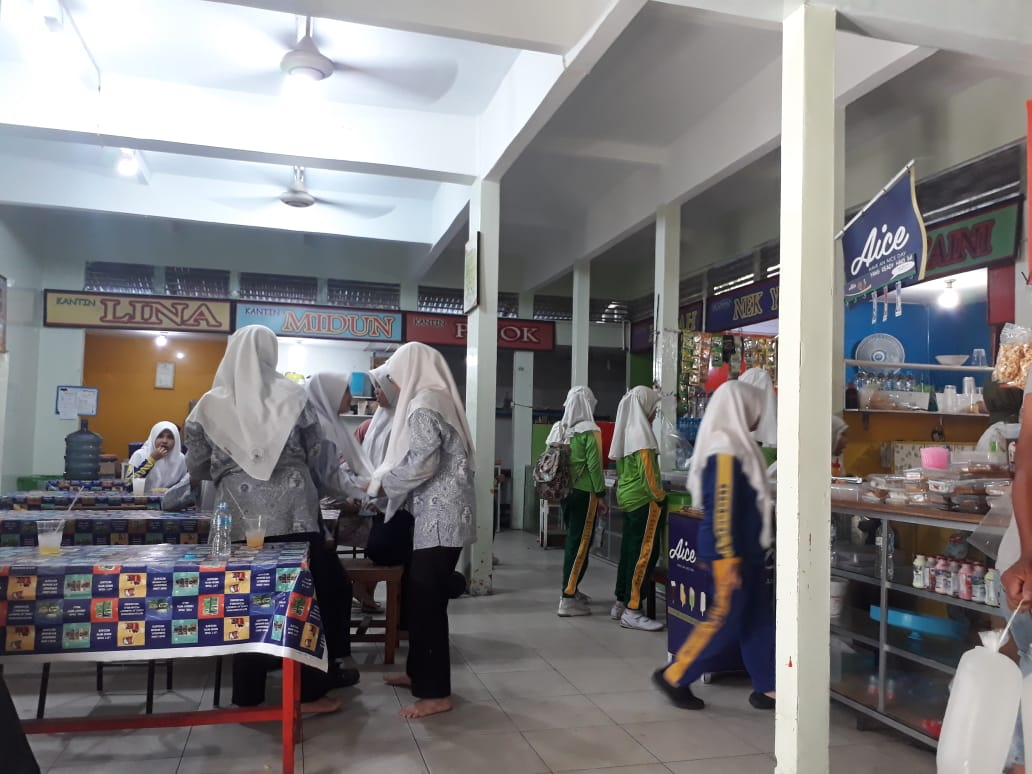 Kantin SD Muhammadiyah 2 Jaga Kualitas Jajanan, Sosis